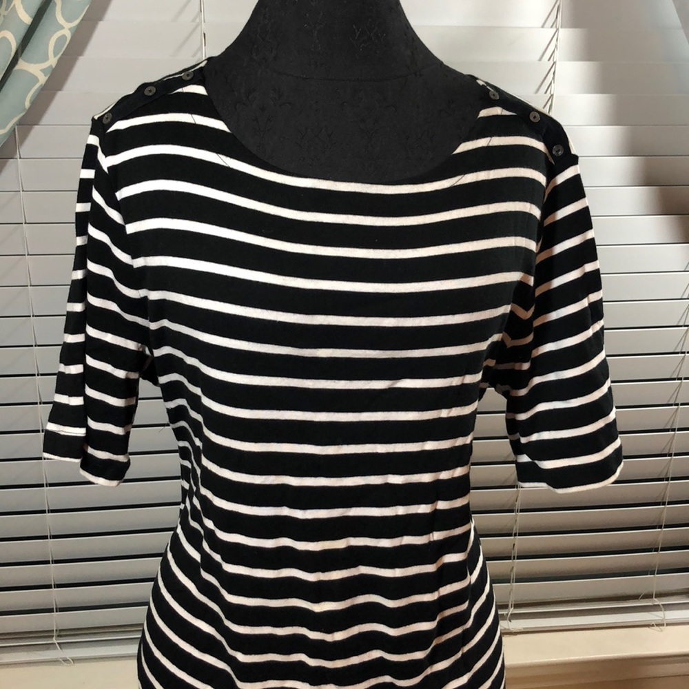 🎹Black and white stripe top🎹